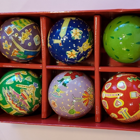 Wooden hand painted xmas ornaments - Picture 2 of 5